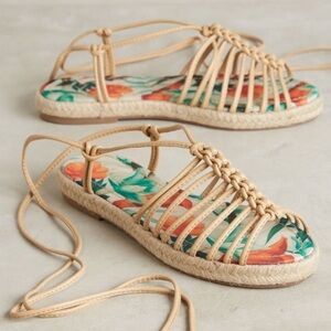 📍‼️➡️ ISO vicenza knotted print sandals size 8, 8.5